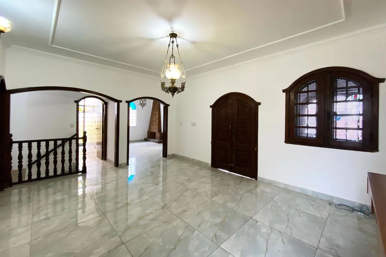 Casa à Venda - Floresta, 4 Quartos, 350 m2