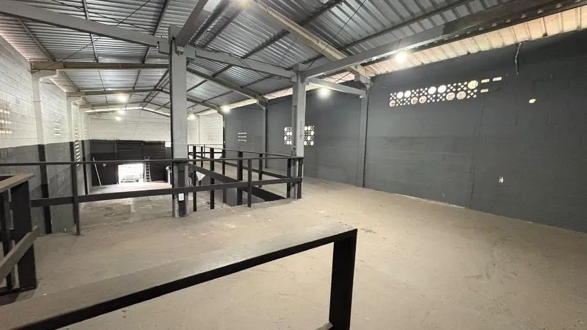 Alugo, Galpão no bairro do Muca, 297m² - Foto 5