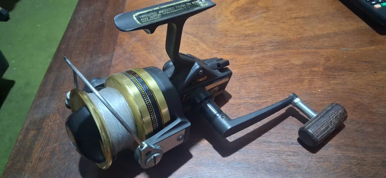 Molinete Daiwa BG60 top