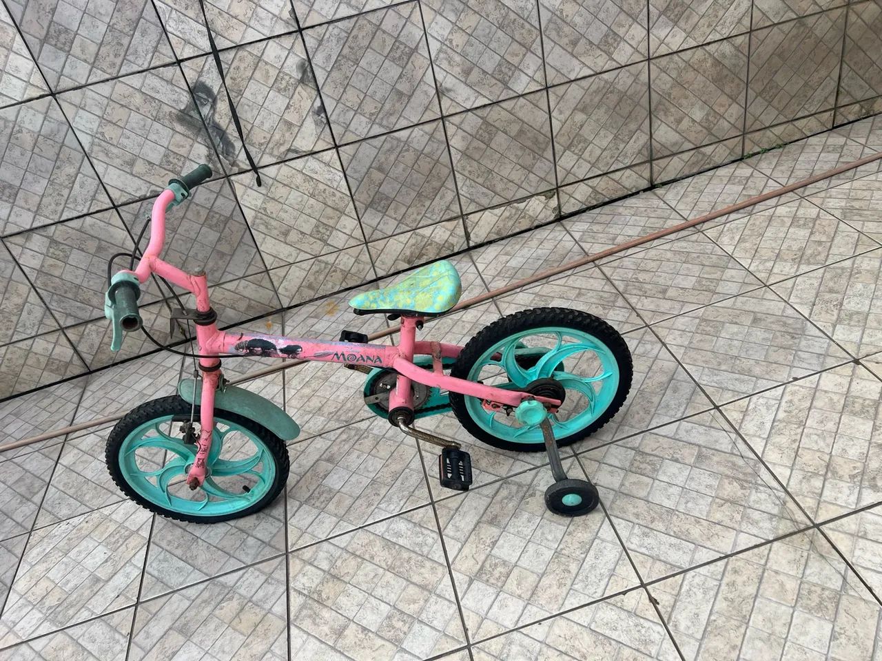 Bicicleta infantil verde e rosa  - Foto 3