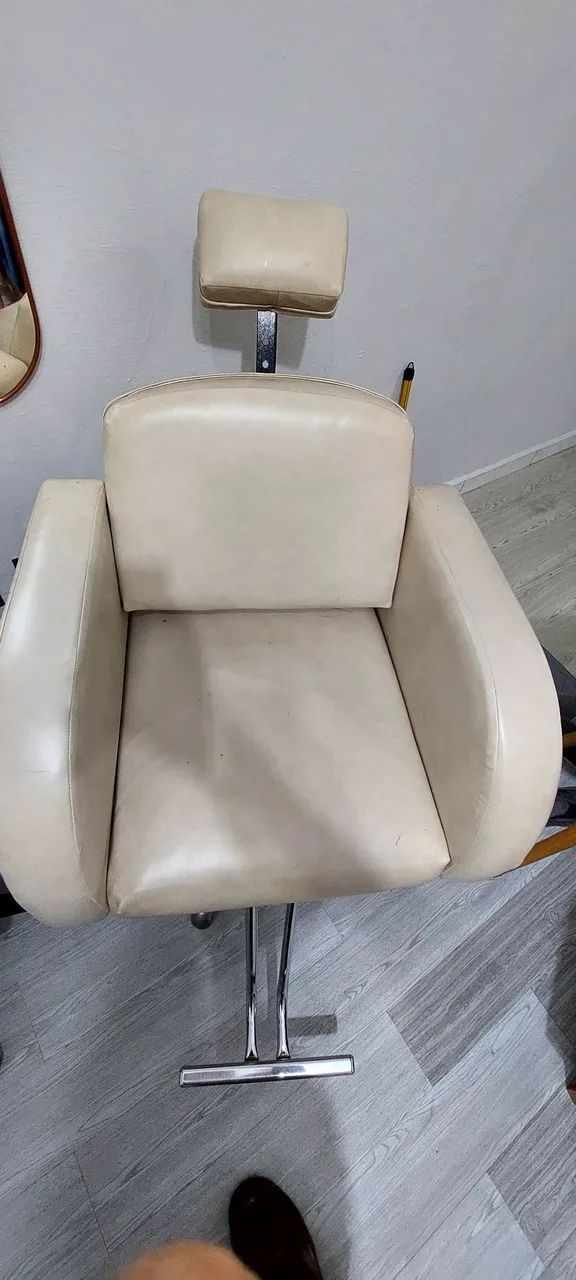 Poltrona de salão hidráulica e mocho 