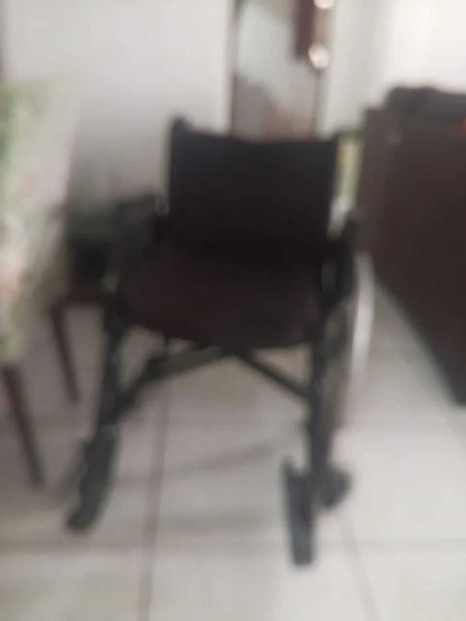 Cadeira de rodas e maca - Foto 4