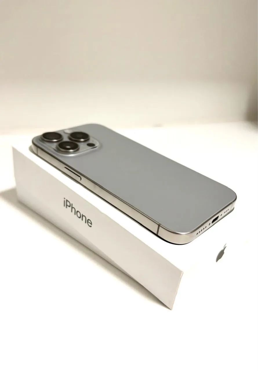 iPhone 15 Pro Natural Titanium 256GB 中古 Apple iPhone 15 Pro 256Gb - Natural titanium - Celulares e