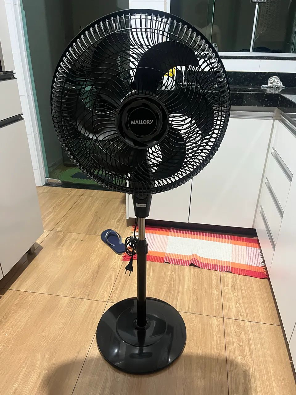 Ventilador de coluna Mallory com controle