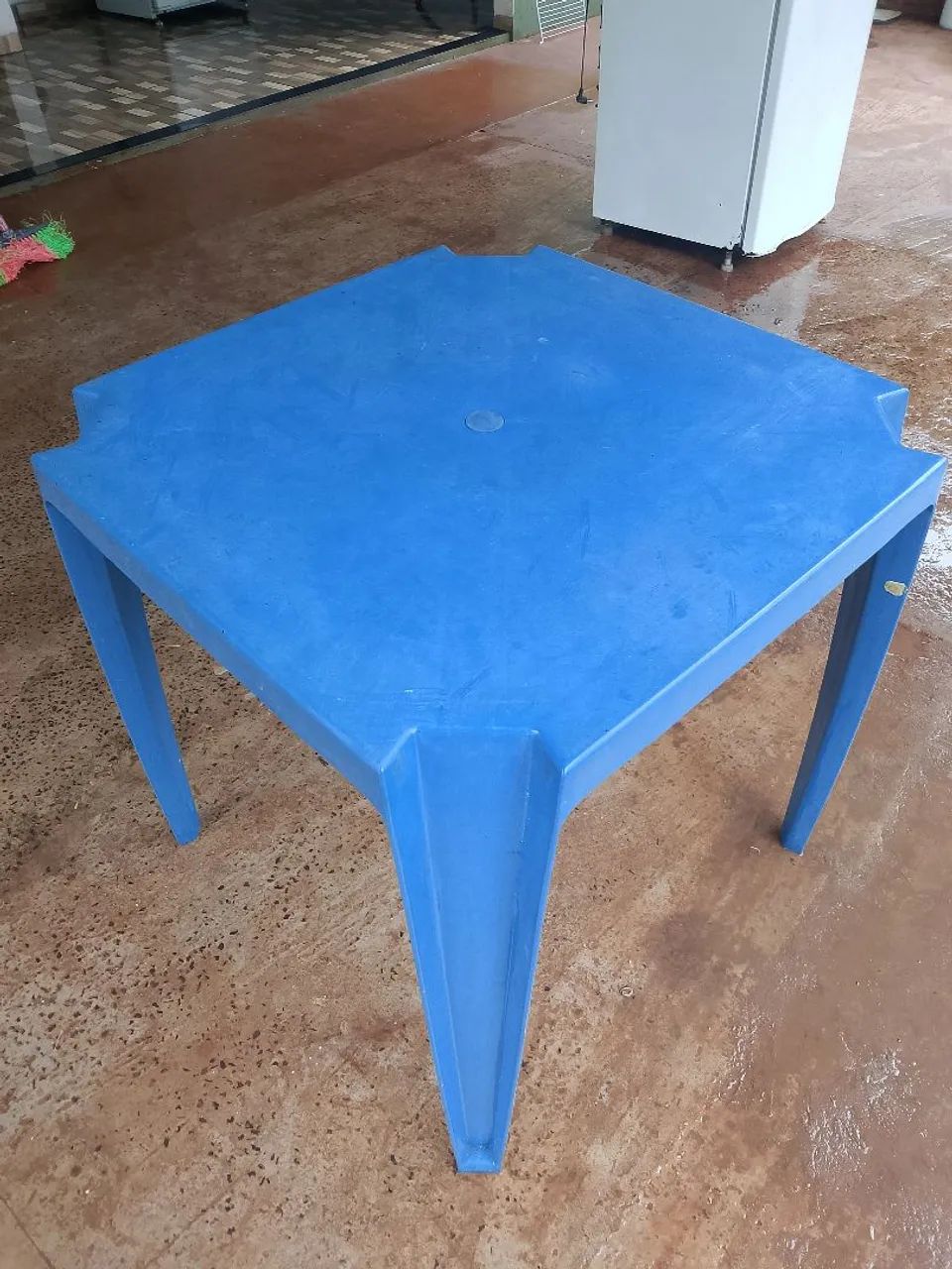 Mesa de Plástico Azul Reforçada (Estilo Bar/Boteco)