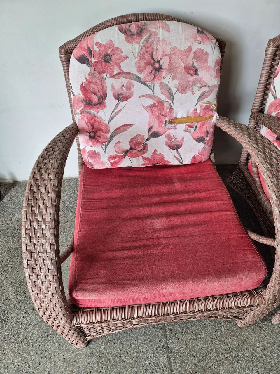 Conjunto de poltronas e mesa de vime. - Foto 3