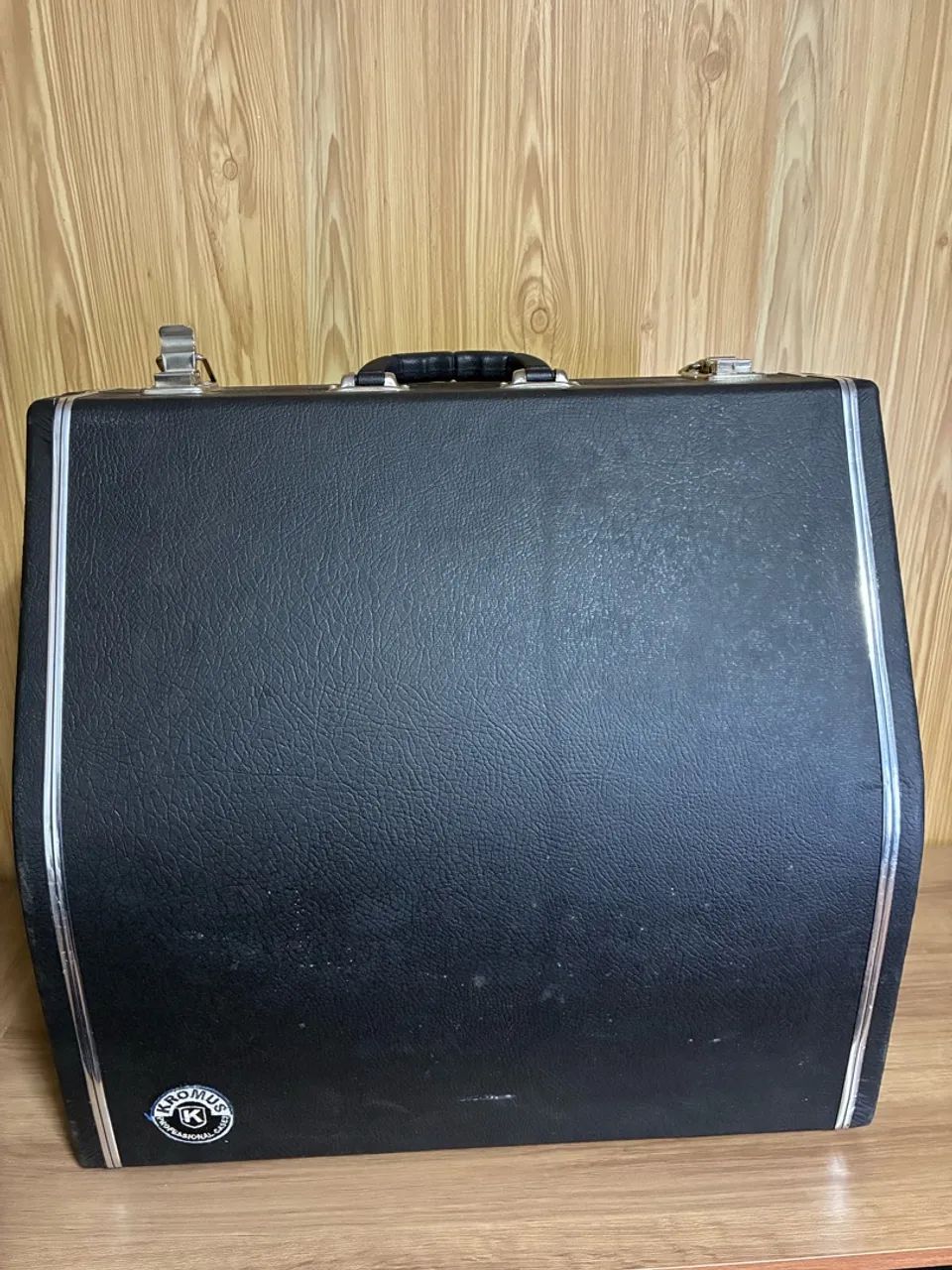 Acordeon Todeschini super 5 preta com case  - Foto 2