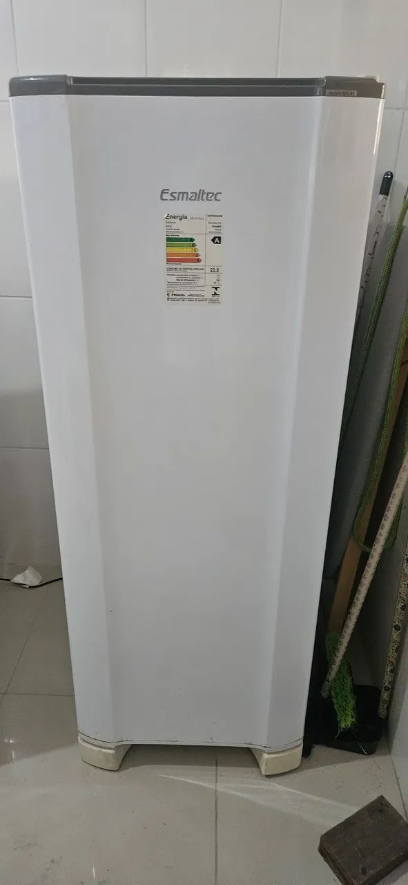 Geladeira Esmaltec