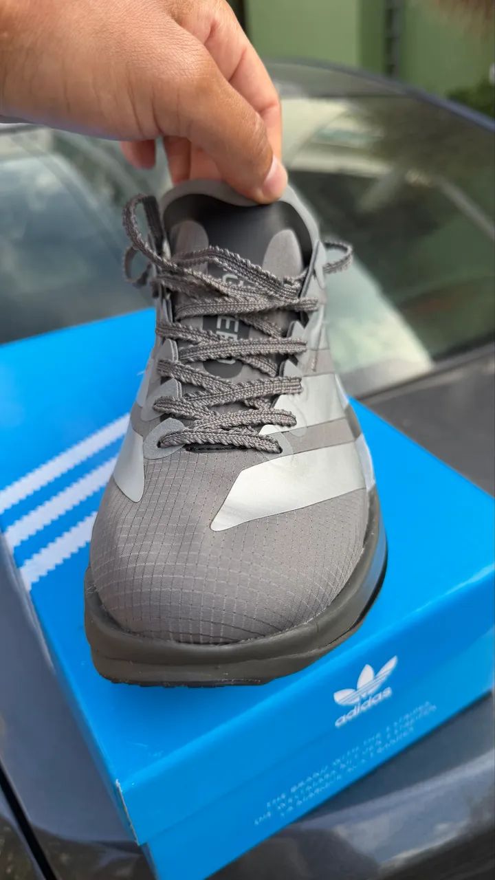 Tênis adidas 
