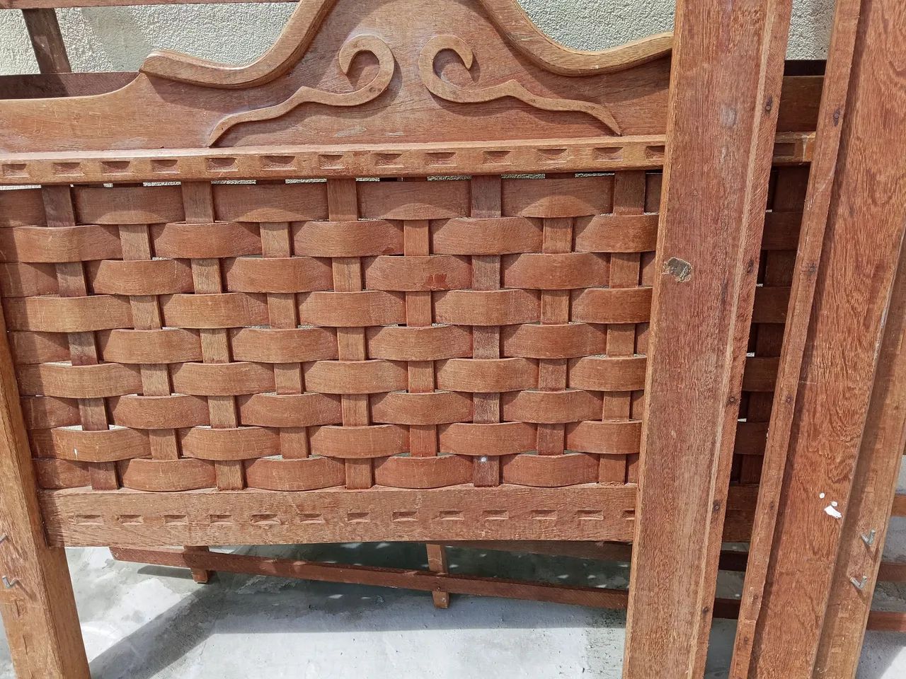 Cama de madeira de casal 