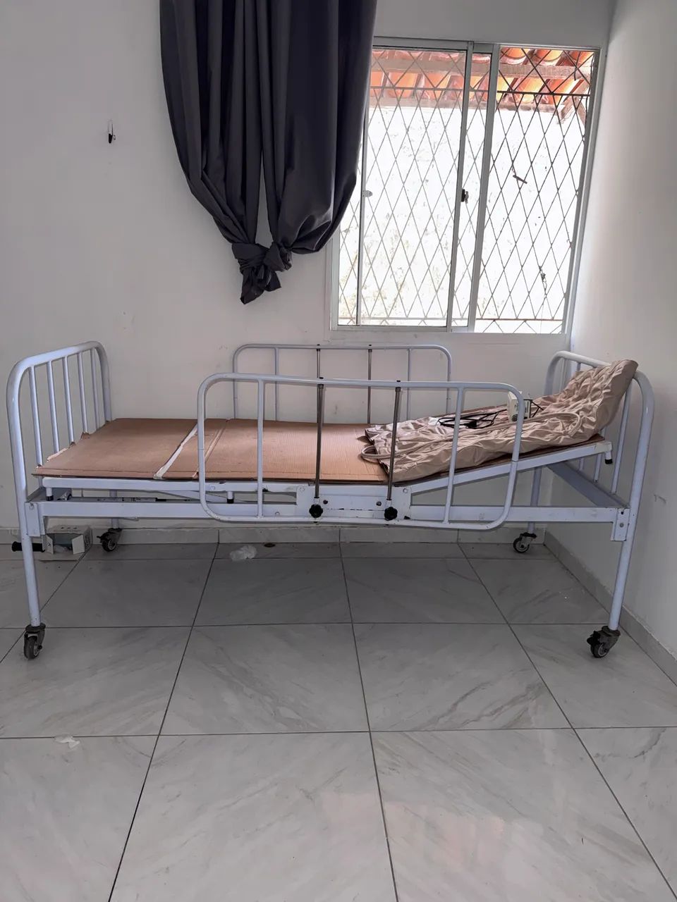 Cama hospitalar com colchão casca de ovo  - Foto 2
