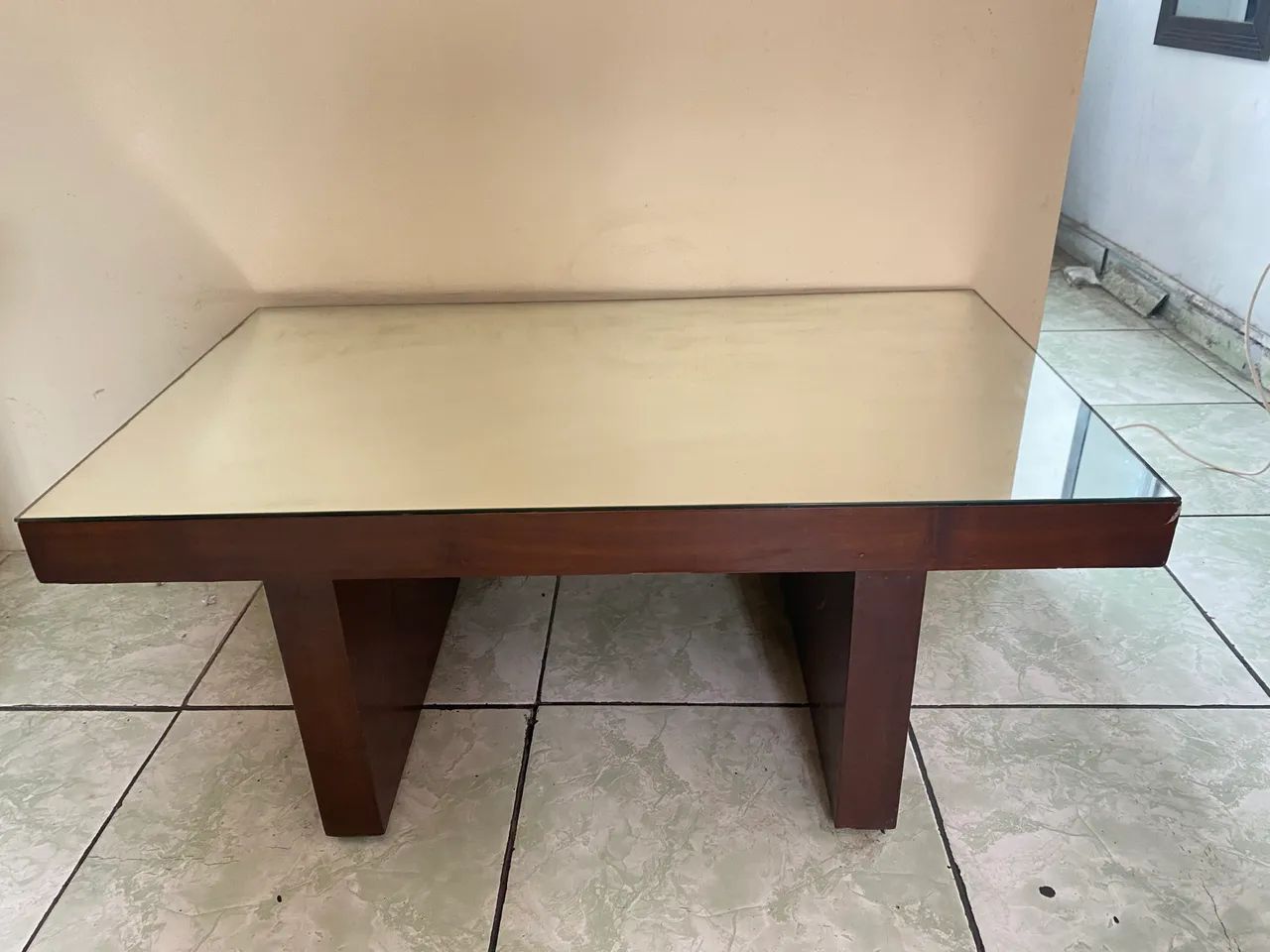 Mesa de centro de madeira com tampo espelhado - Foto 3