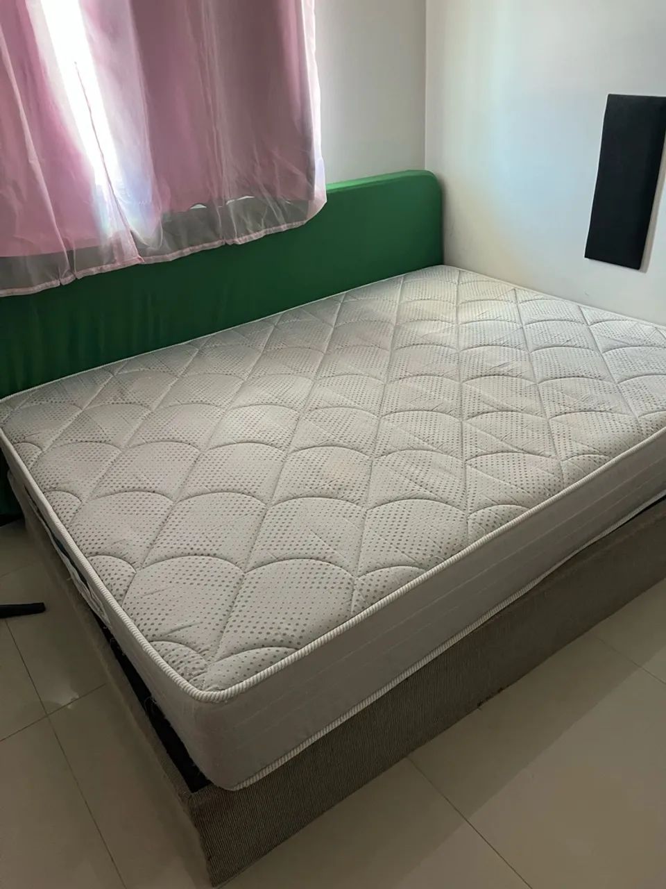 Vendo cama completa: box + colchão 