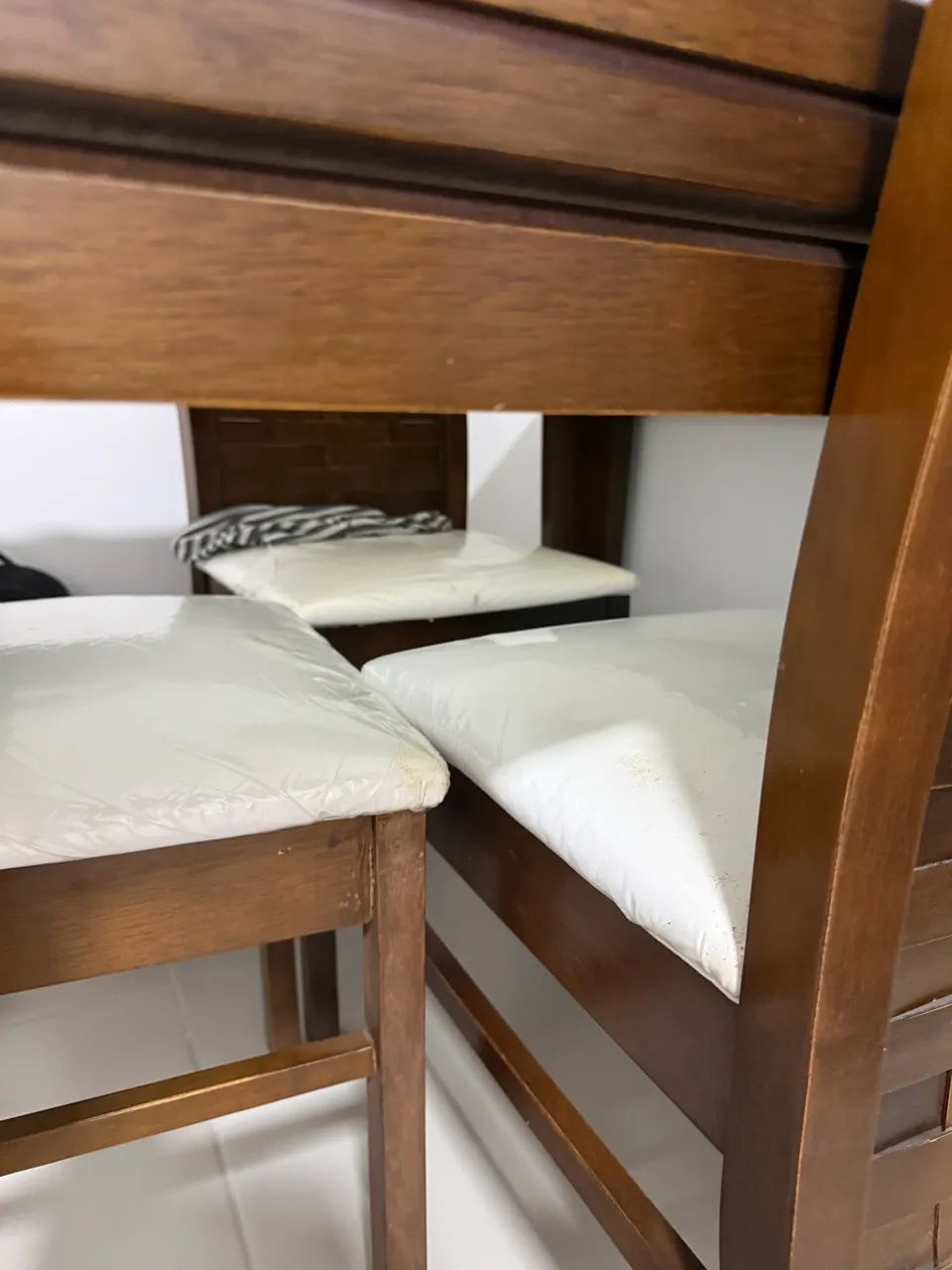 Mesa com três cadeiras  - Foto 5