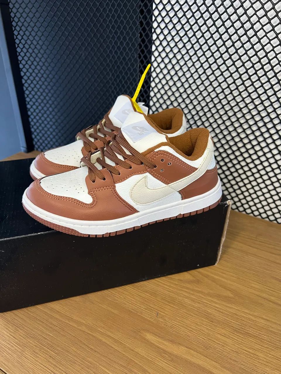 Tênis Air Jordan 1 Low marrom promoção  - Foto 5