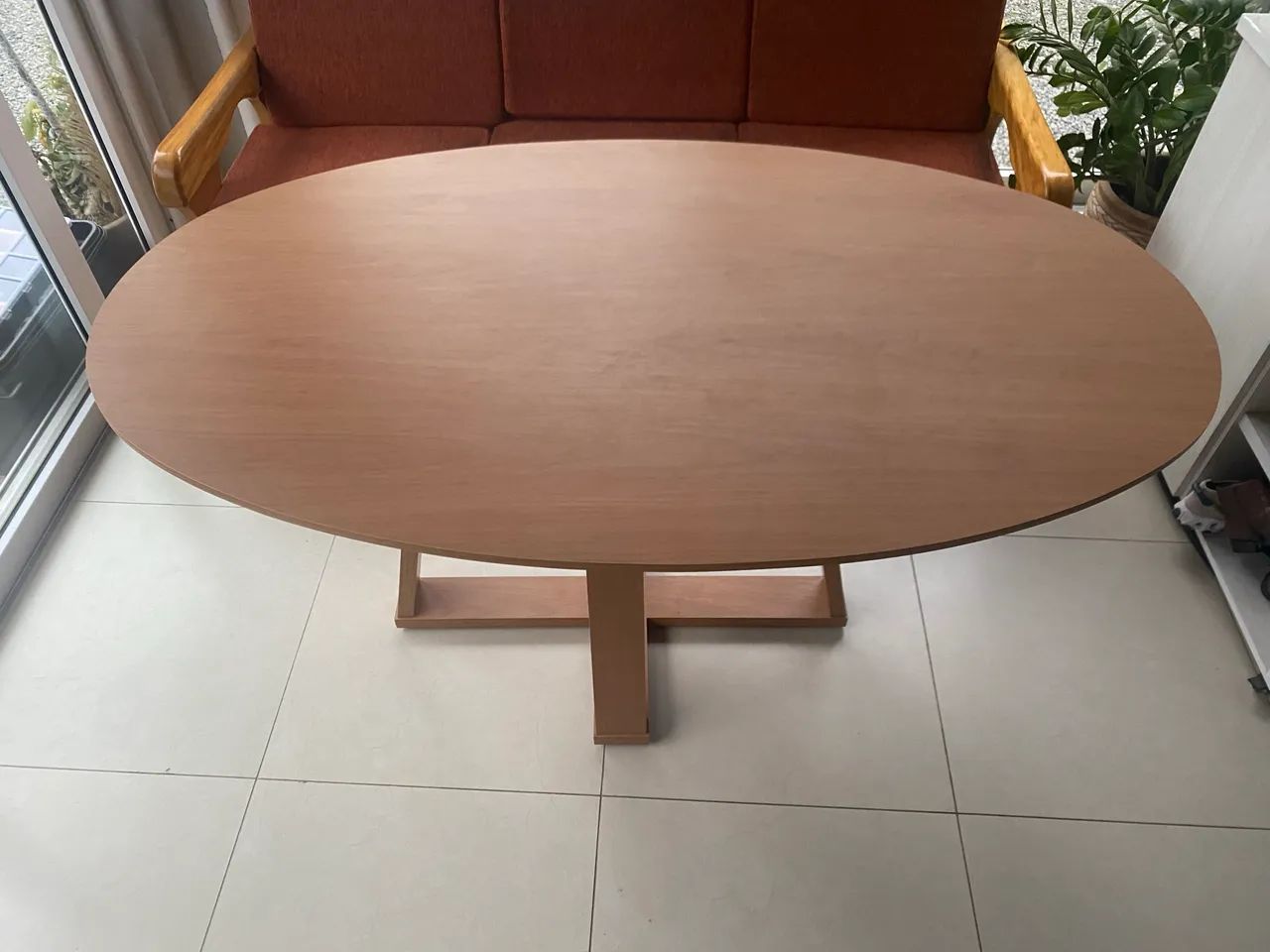 Mesa de jantar em mdf Oval
