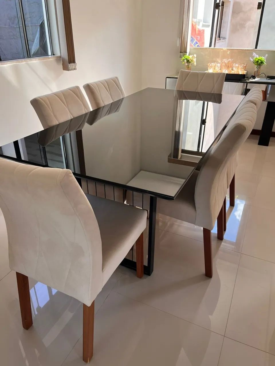 Mesa com 6 cadeiras 