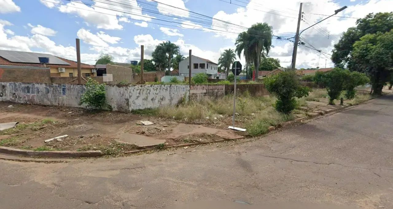 Terreno com 500 m² a venda no Monte Castelo