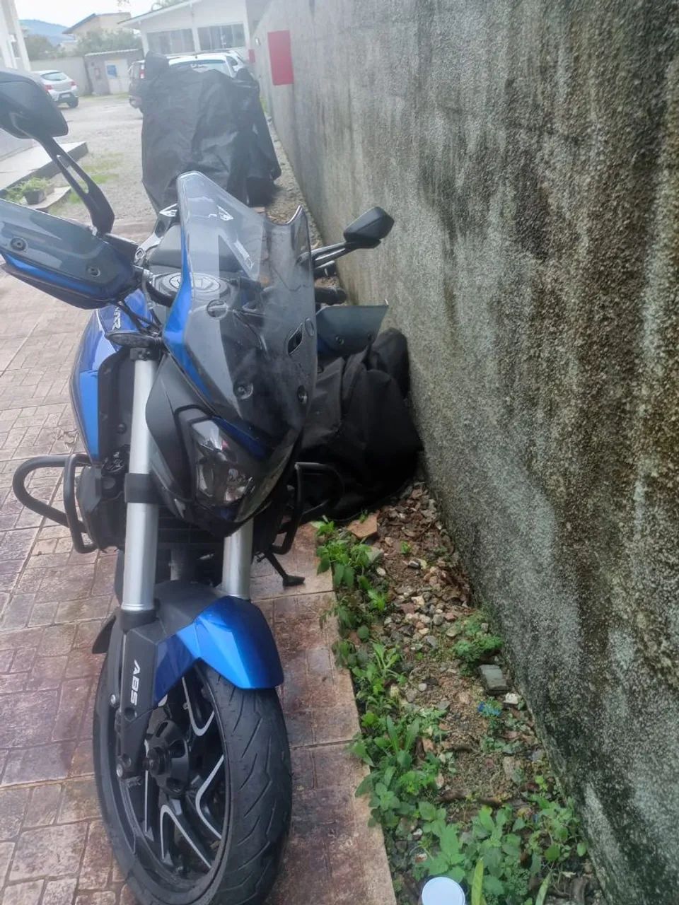 Bajaj 400