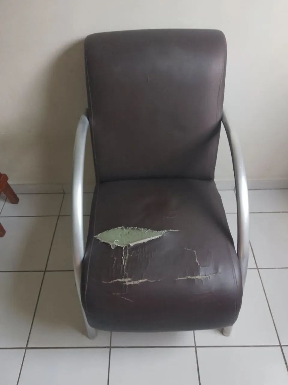 Vende-se 2  poltronas usadas  150 reais  - Foto 4