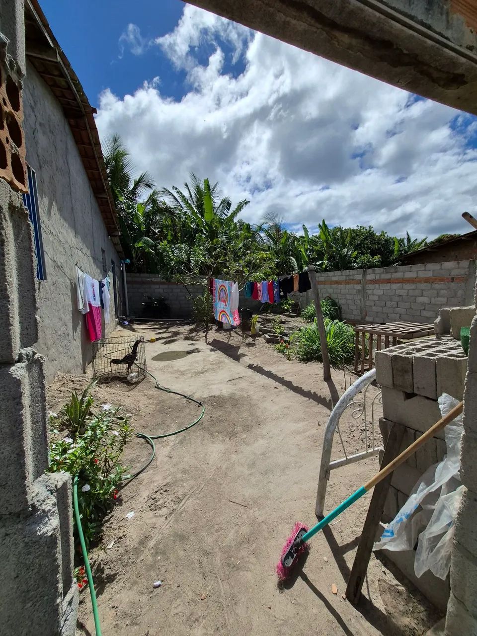 Casa com terreno/quintal murado ao lado  - Foto 3