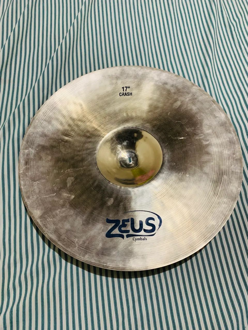Prato de bateria Crash 17 b20 Zeus híbrido top semi novo sem