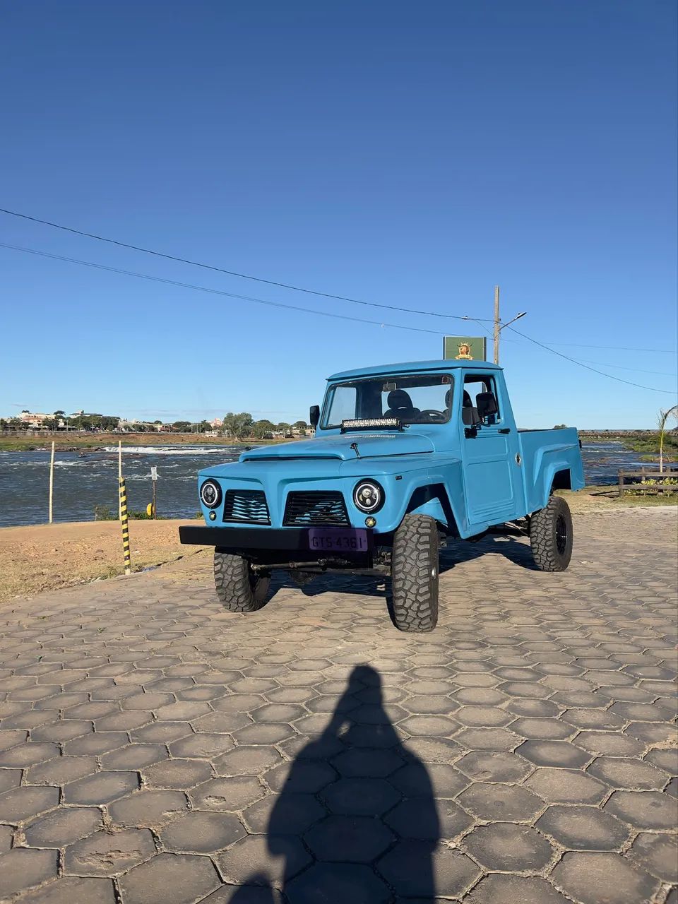 Ford F-75 4X4 2.3 1980