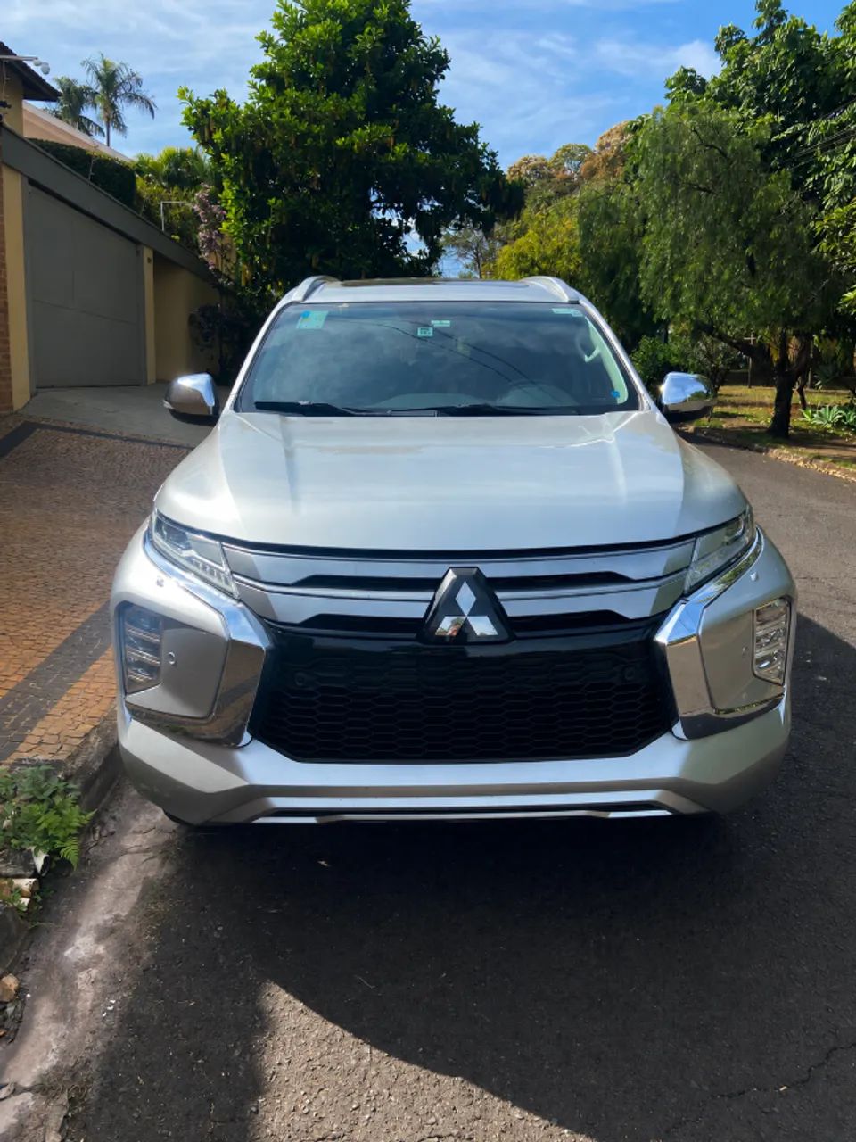 Mitsubishi Pajero 2024