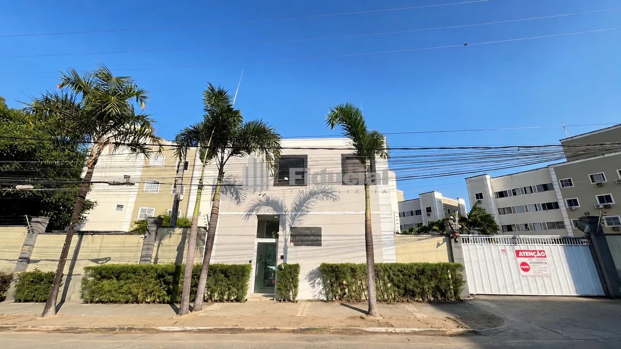 Apartamento totalmente mobiliado, com 2 quartos, sala ampla e banheiro social. Imóvel pron