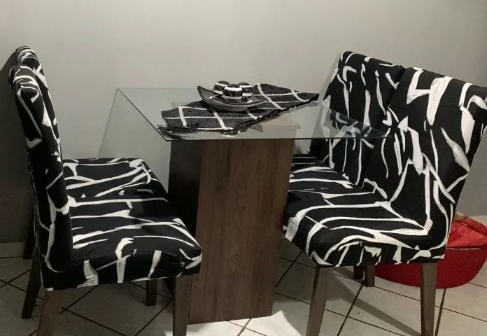 VENDO MESA DE VIDRO COM 4 CADEIRAS