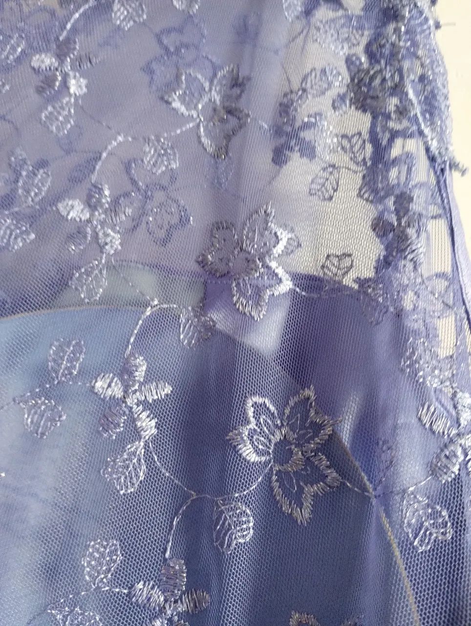Vestido de Festa cor Hortência em cetim e renda - Foto 5