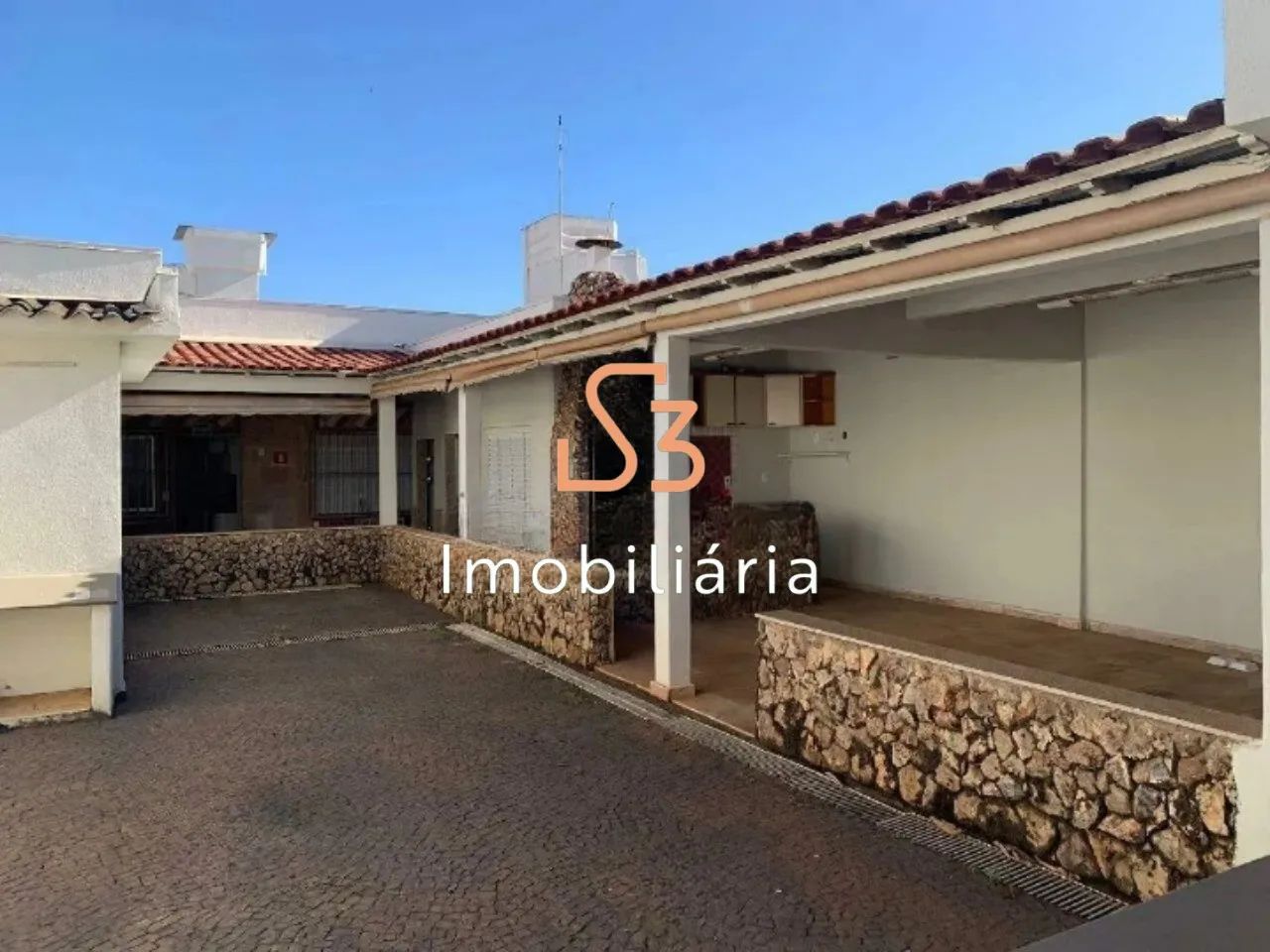 CASA COMERCIAL em UBERLÂNDIA - MG, BRASIL