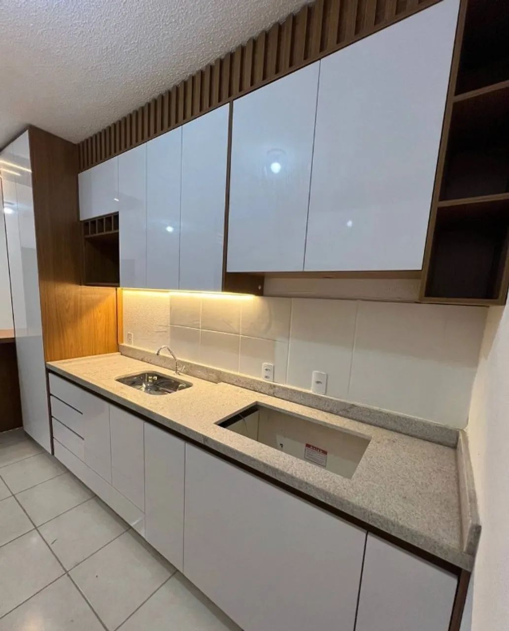 Cozinha Planejada , Led , Balcão - Sob medida - Armários e Guarda ...