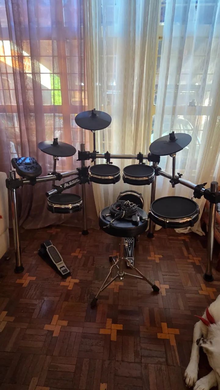 Bateria eletrônica Alesis