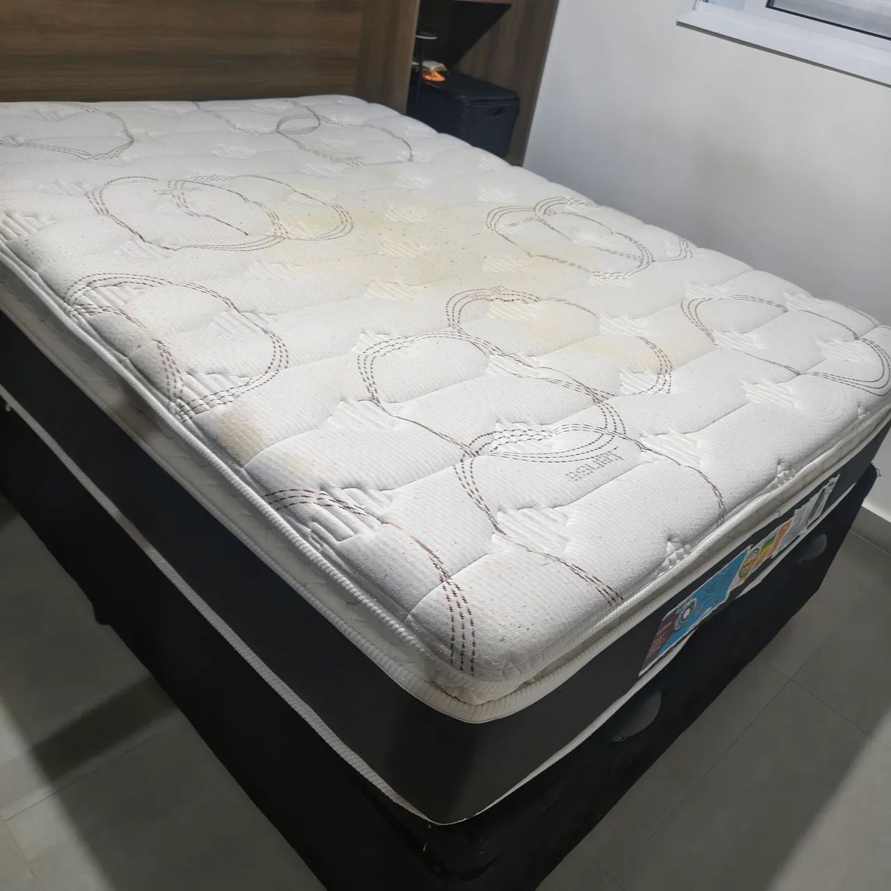 Vendo cama box completa 