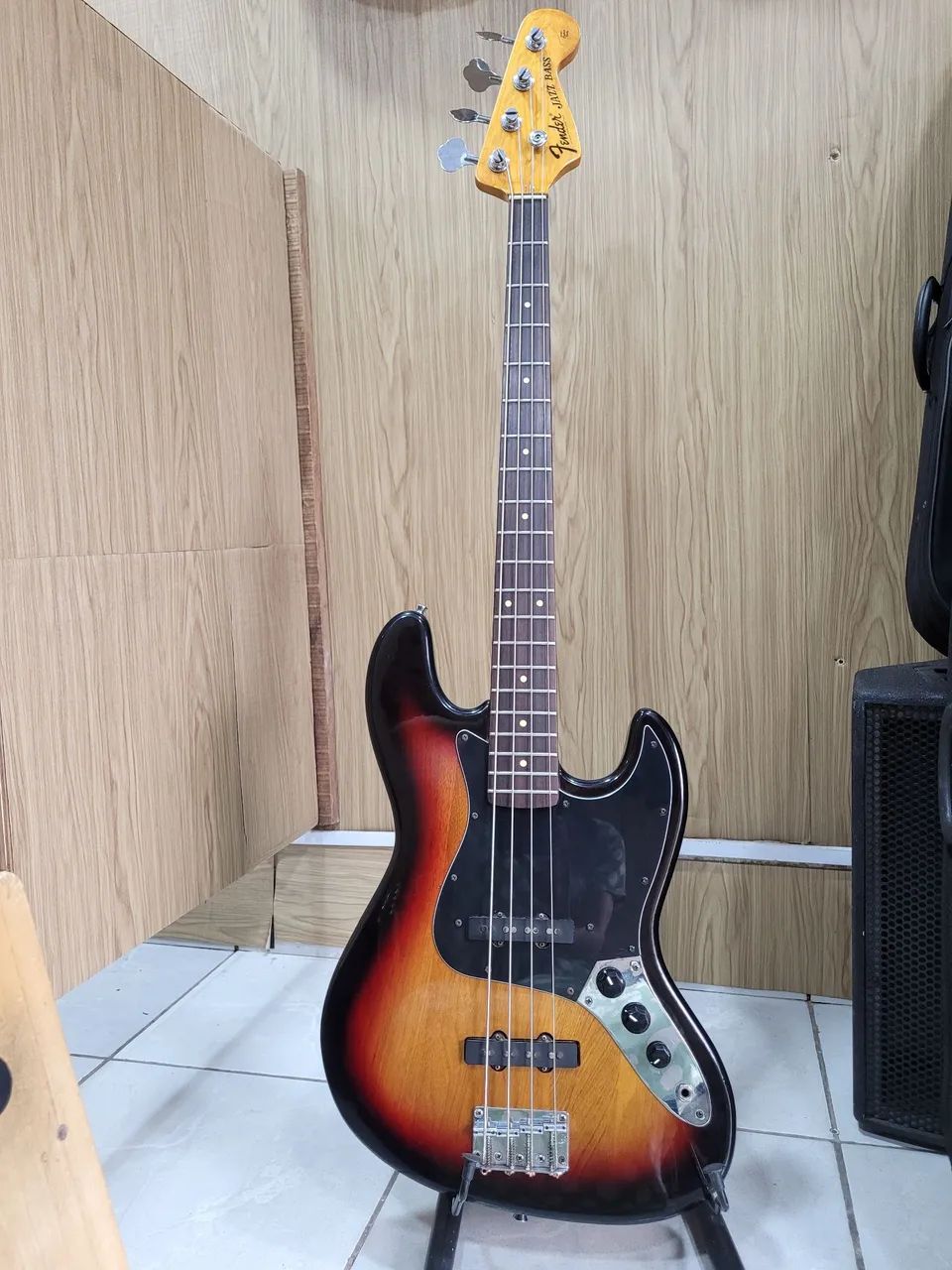 CONTRABAIXO SQUIER FENDER CUSTOMIZADO - Foto 3