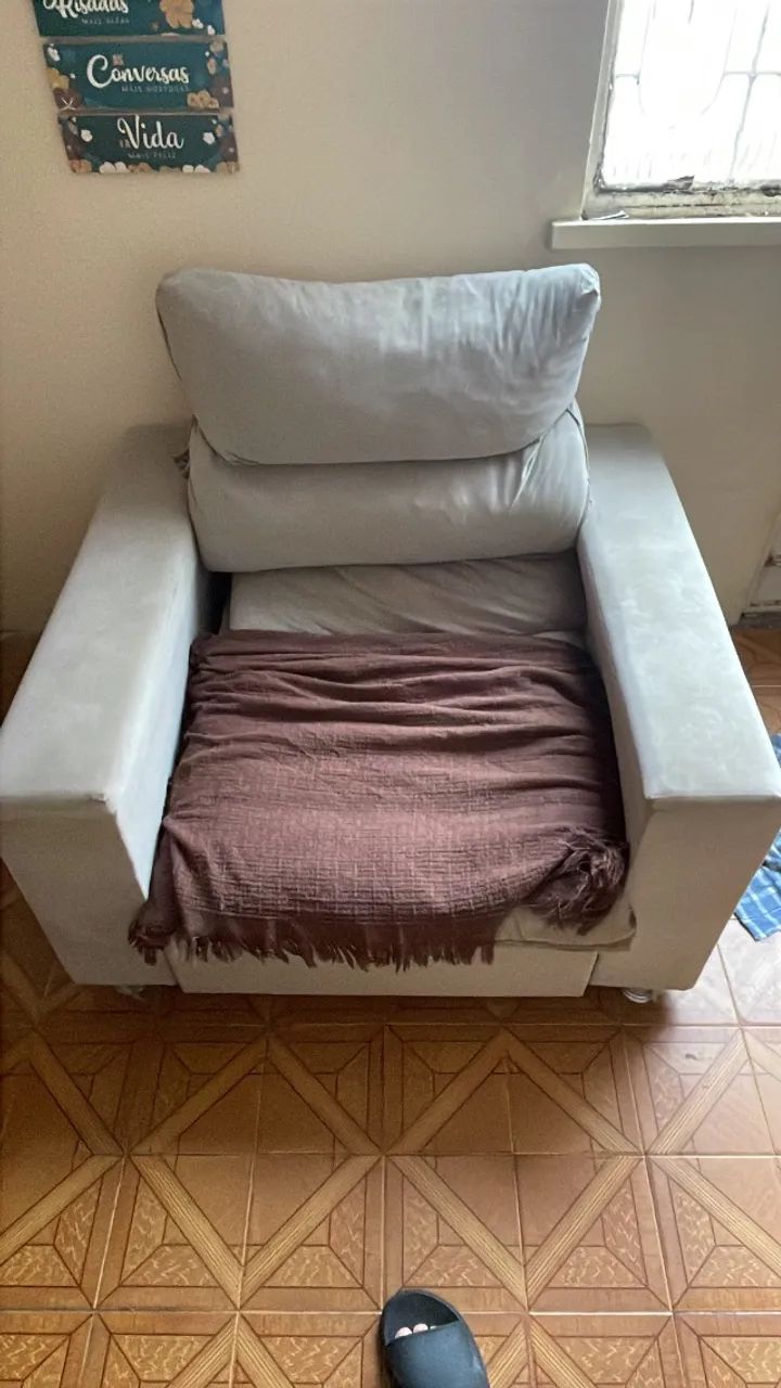 Poltrona Chaise Estofada Cinza Claro Suede - Super Confortável - Foto 2