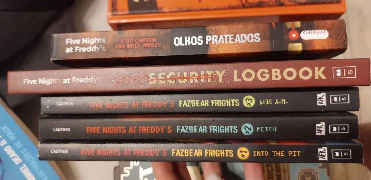 Livros Five Nights at Freddy's - Foto 3