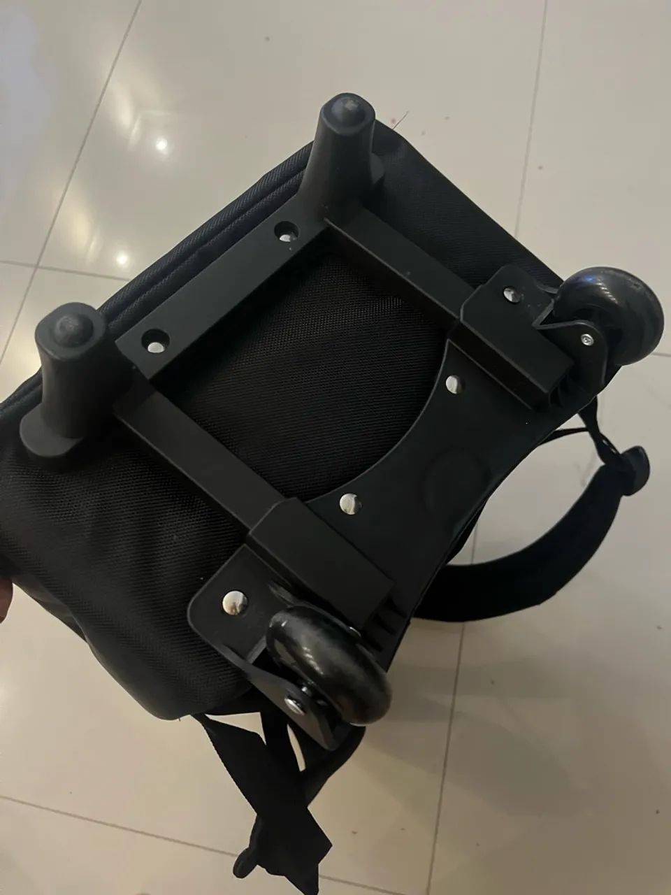 Mochila de rodinhas preta - Foto 4