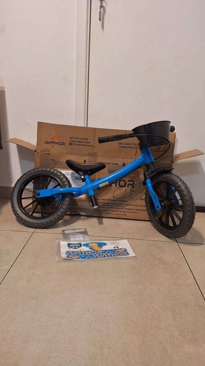 Bicicleta de equilíbrio azul NOVA - Foto 2
