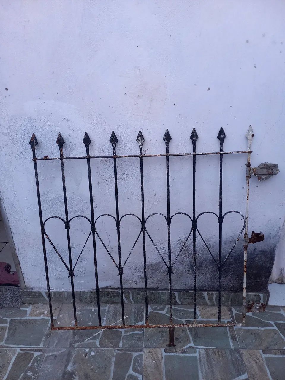 Grade de ferro. 