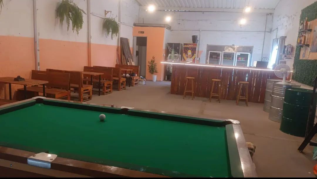 JOGO DE MESA + 2 BANCOS DE PALETS - Foto 3