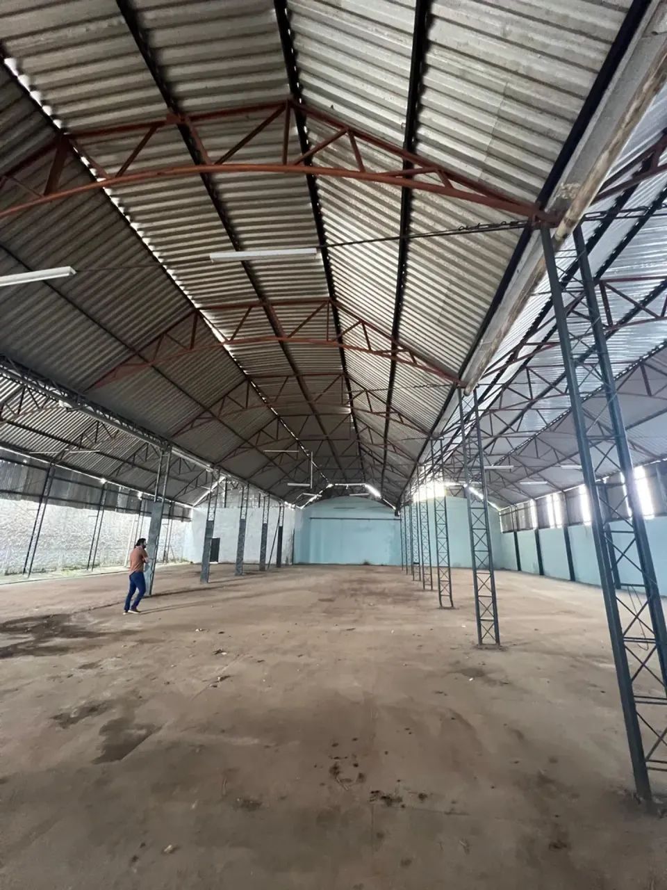 ALUGA: GALPÃO  COM 1.500 M2 PÉ DIREITO DUPLO - Foto 4
