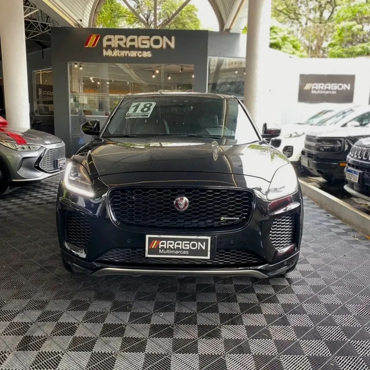 Jaguar E-Pace R-dynamic SE 2.0 AWD 300cv Aut. 2018 - Foto 2