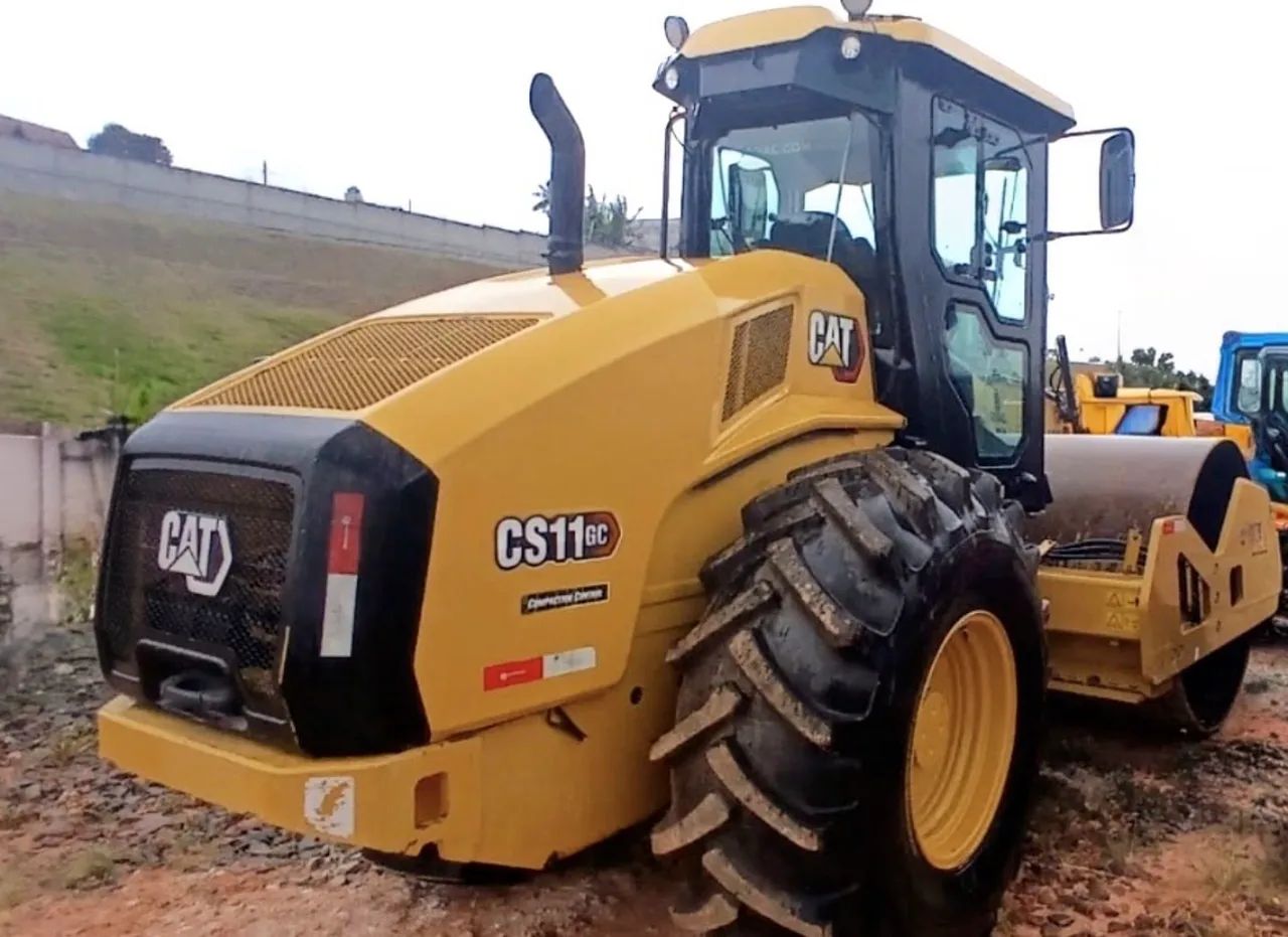 Rolo Compactador Caterpillar CS11 GC ano 2023, com Kit Pata / Liso e 1.880 horas, em SP - Foto 3