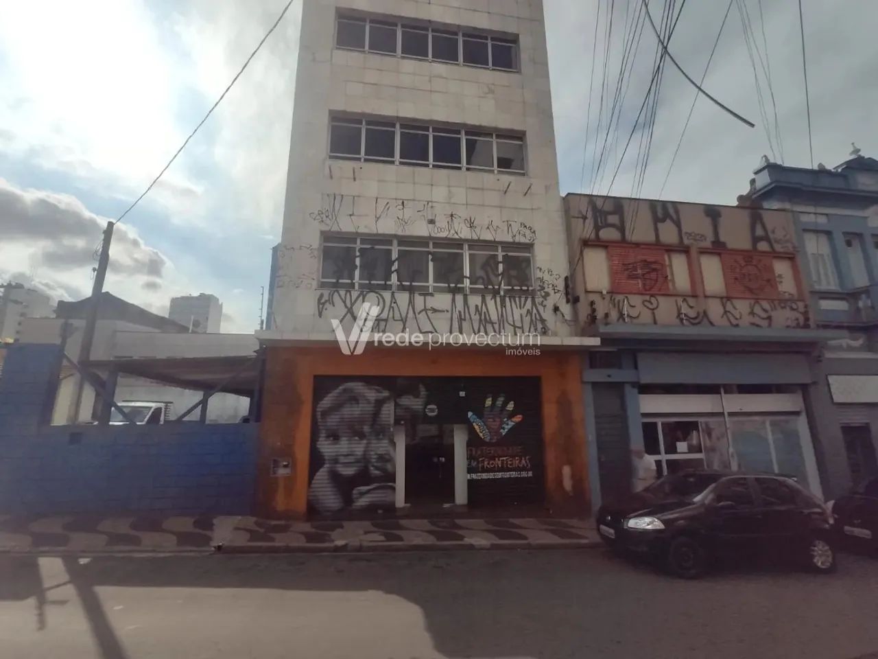 Prédio comercial à venda no Centro!