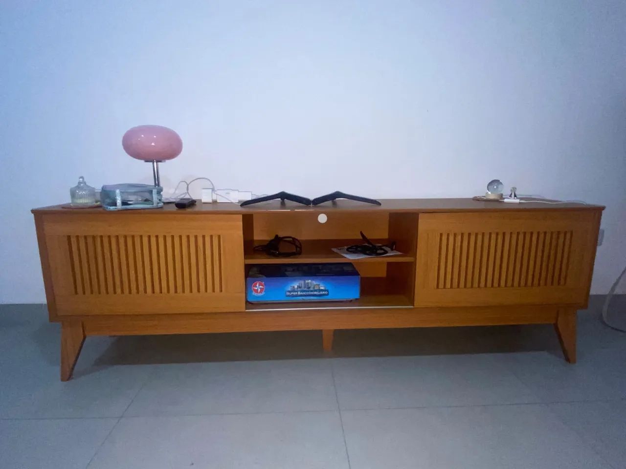 Rack Bancada P/ Tv Até 65 Ripado Impressão 3d Cedro 