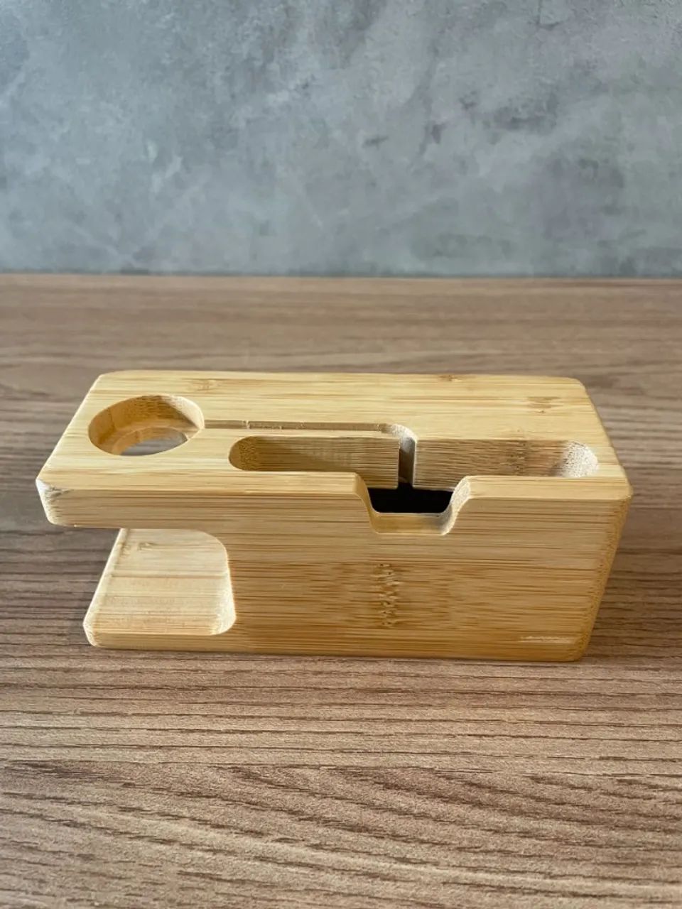 Suporte de madeira / dock station para Apple Watch e iPhone - Foto 3