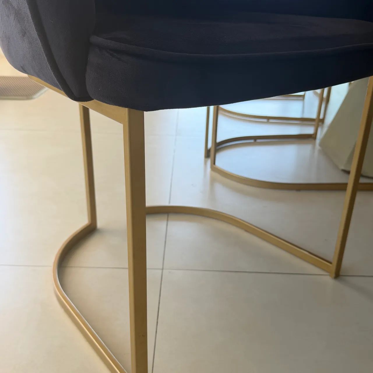 Vendo conjunto de mesa com cadeiras  - Foto 2