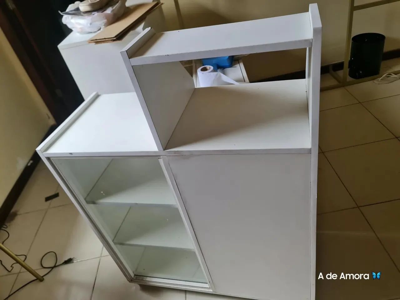 Balcão caixa com expositor vidro